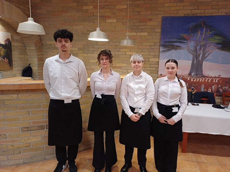 Diákjaink a Császártöltési Borversenyen!