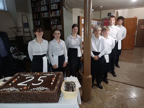 🎉 25 éves lett a Bárdos Ferenc Helyismereti Klub! 🥂🍰
