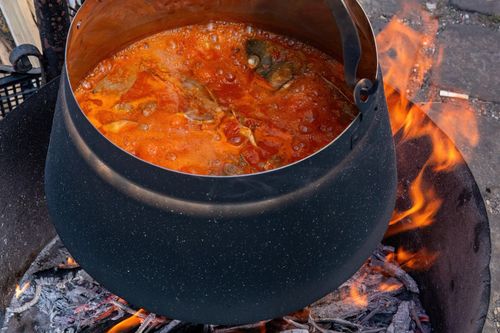 Pakstól Apatinig halászléfőző